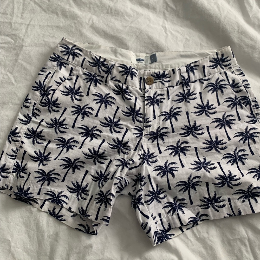 Old Navy Chino Shorts 5” Length